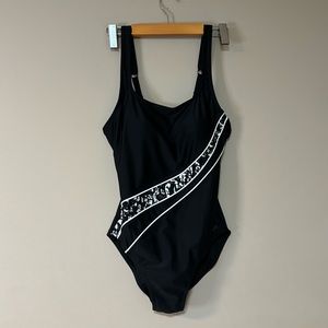 [8] Roots One Piece Swimsuit